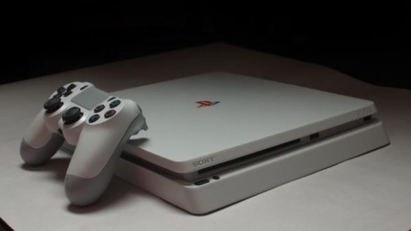 Cómo compartir juegos digitales y PlayStation Plus en PS4 con un amigo - Guía